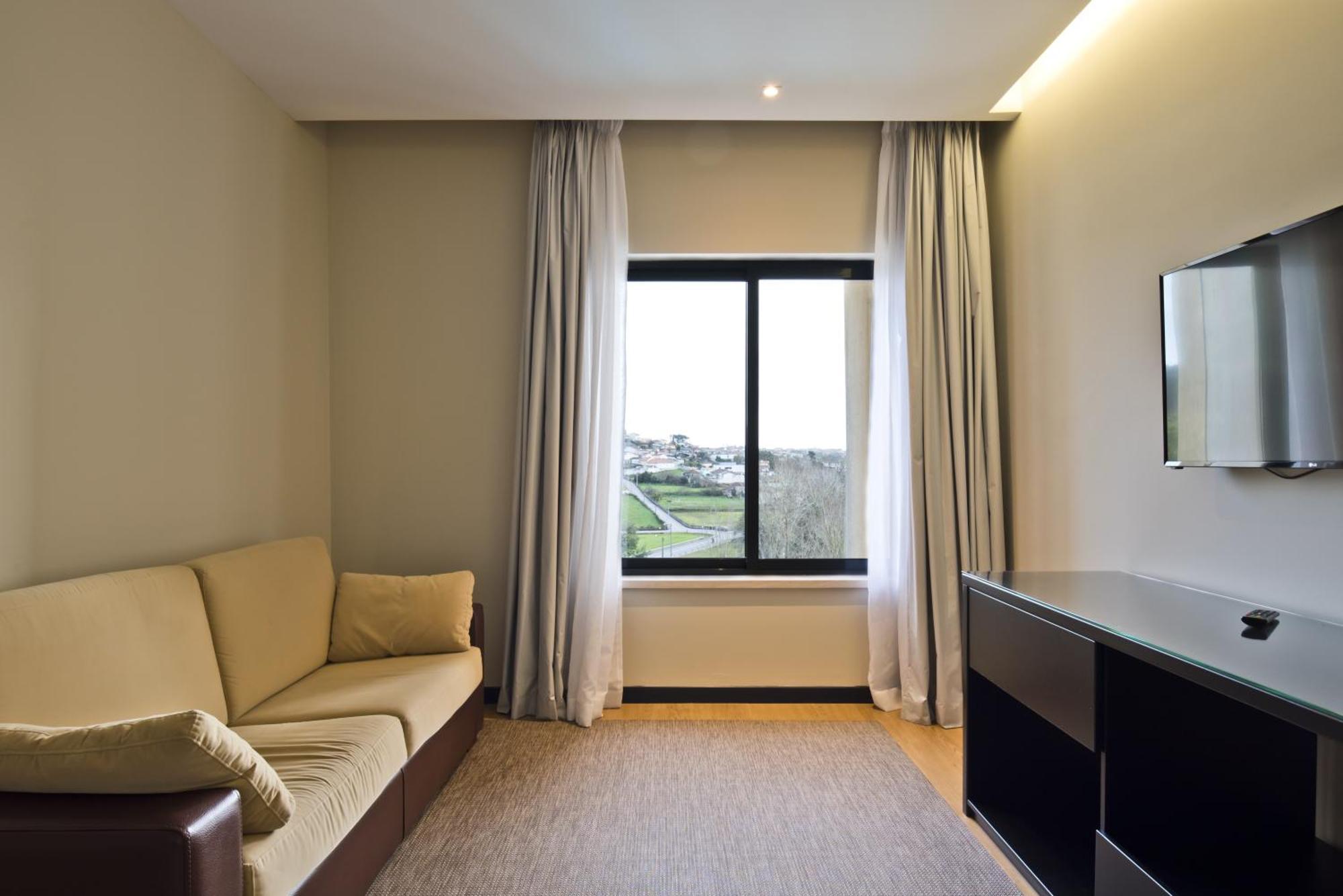 Lam Hotel Estarreja Eksteriør billede